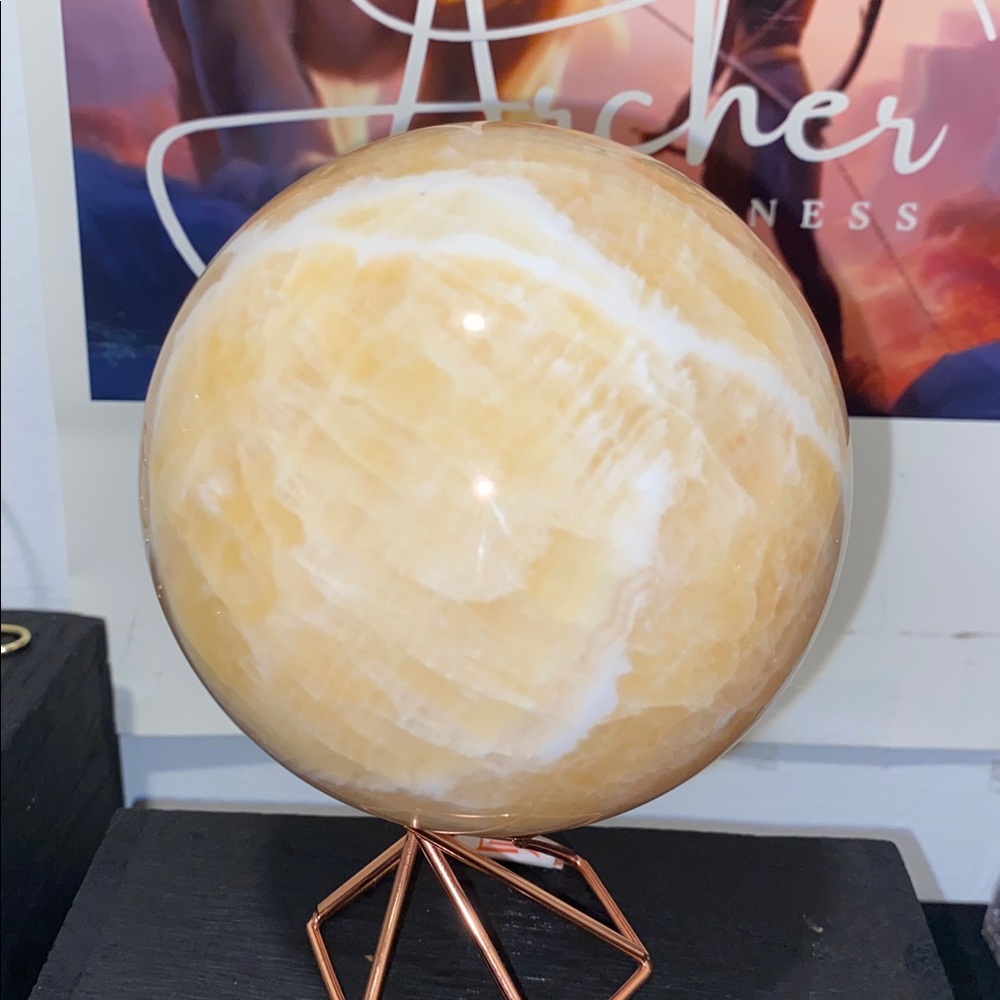 Yellow calcite large sphere